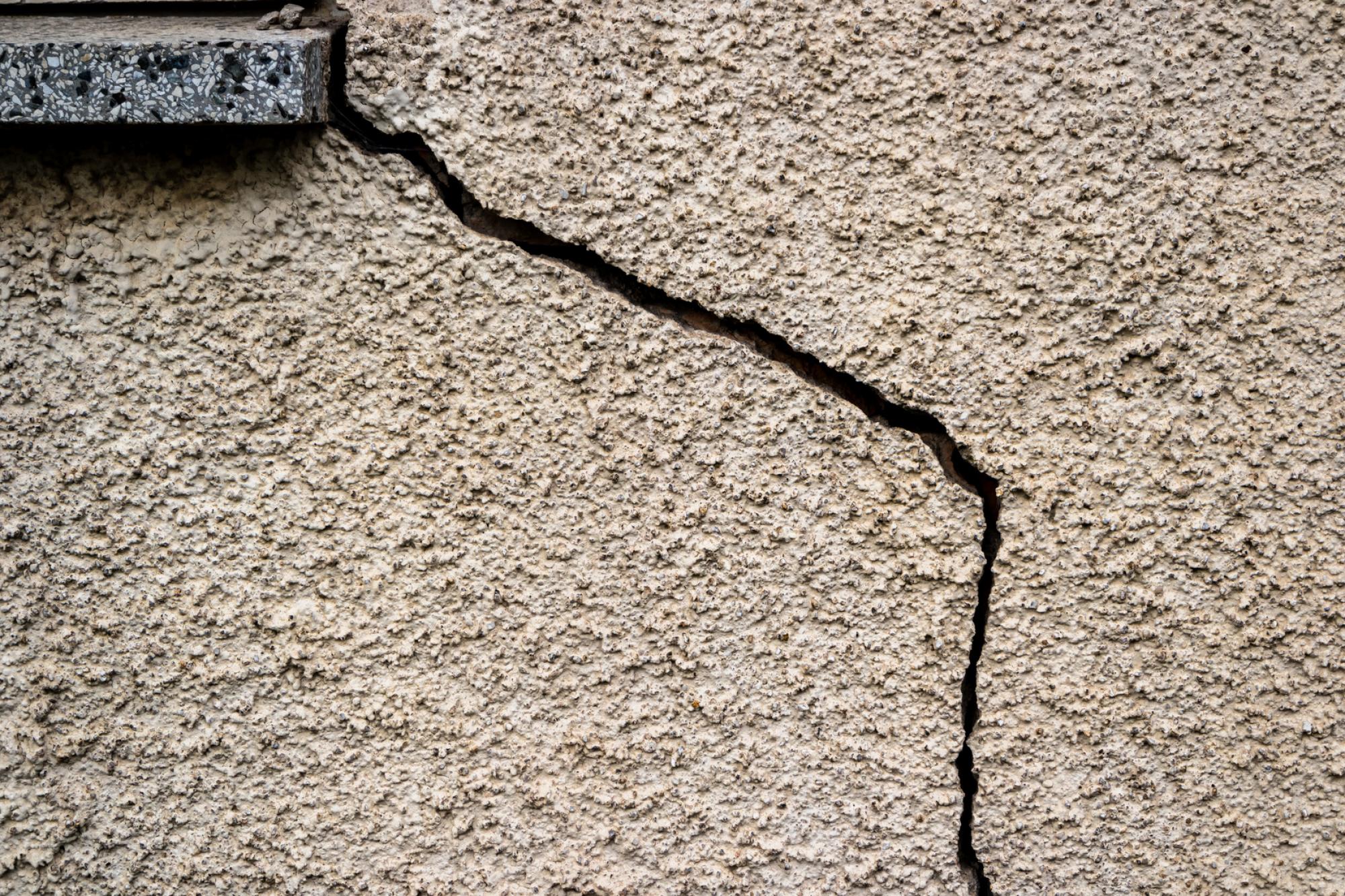 une fissure dans la façade